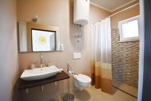 Shower, hair dryer, towels - Fantastic apartment with saltwater pool, welcome drink, barbecue area - near Rovinj (Kanfanar)