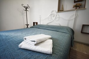 1 bedroom, desk, free WiFi, bed sheets