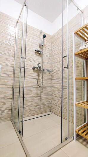 Shower, towels