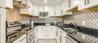 4 Mi to Gaylord Rockies: Modern Aurora Apartment