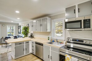 House (6 Bedrooms) | Interior