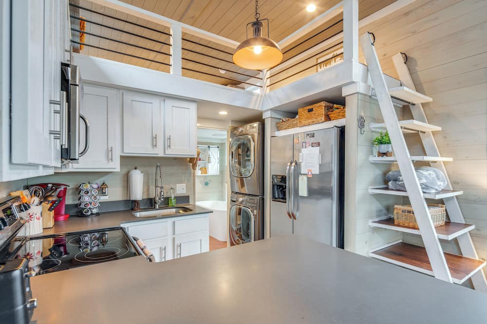Tiny Home in Flat Rock: Easy Access to I-26! - Lugana Lake, NC