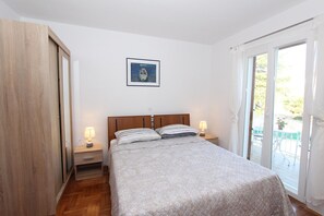 1 dormitorio, escritorio, wifi gratis y ropa de cama