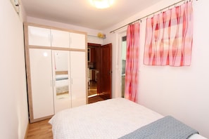 2 quartos, escrivaninha, Wi-Fi de cortesia, roupa de cama