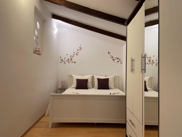 1 chambre, bureau, accès au Wi-Fi (inclus), literie fournie