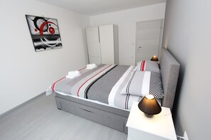 2 Schlafzimmer, Schreibtisch, kostenloses WLAN, Bettwäsche