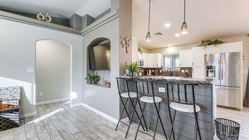 House (3 Bedrooms) | Interior