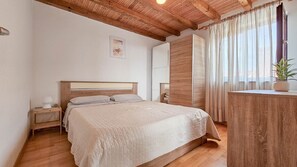 1 habitación, escritorio, wifi gratis y ropa de cama 