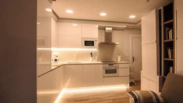 Apartment, 1 Bedroom, Balcony, City View | Interior