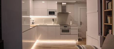 Apartment, 1 Bedroom, Balcony, City View | Interior