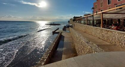 Appartement confortable à seulement 400 mÚtres de la plage avec machine à laver, terrasse, parking privé