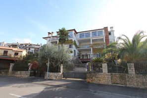Exterior - Impressive flat just a 10-minute walk to Rovinj beach with barbecue (Rovinj)