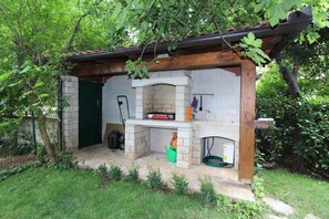 Property grounds - Impressive flat just a 10-minute walk to Rovinj beach with barbecue (Rovinj)