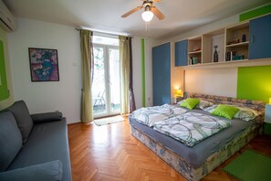 2 bedrooms, desk, free WiFi, bed sheets