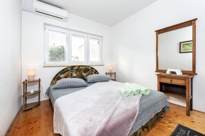 1 habitación, escritorio, wifi gratis y ropa de cama 
