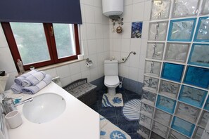 Shower, hair dryer, towels - Idyllic flat just 200 metres from the beach with taxi boat connection to Rovinj (Rovinj)