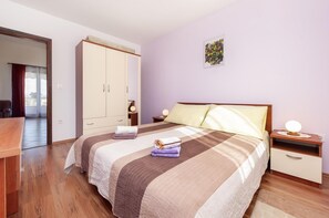 2 Schlafzimmer, Schreibtisch, kostenloses WLAN, Bettwäsche