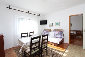 1 quarto, escrivaninha, Wi-Fi de cortesia, roupa de cama