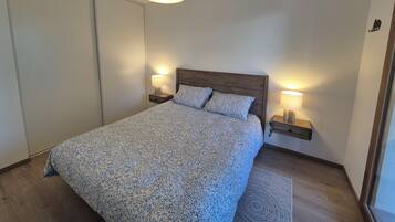 1 habitación, wifi y ropa de cama