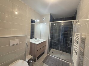 Shower, towels, toilet paper - NEW ! Altitude 1327 Residence, at the foot of the slopes (Les Deserts)
