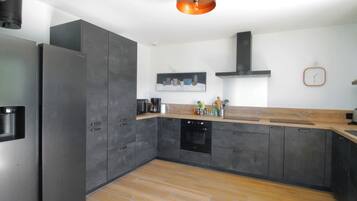 冰箱、微波炉、烤箱、炉灶