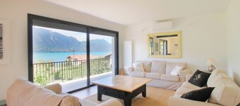 Comfortable villa with a view of Lake Bourget