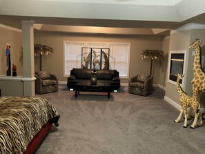 5 Schlafzimmer, Schreibtisch, Bügeleisen/Bügelbrett, Reisekinderbett