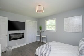 3 bedrooms, iron/ironing board, WiFi - Stunning Home in Nashville Centrally Located (Nashville)