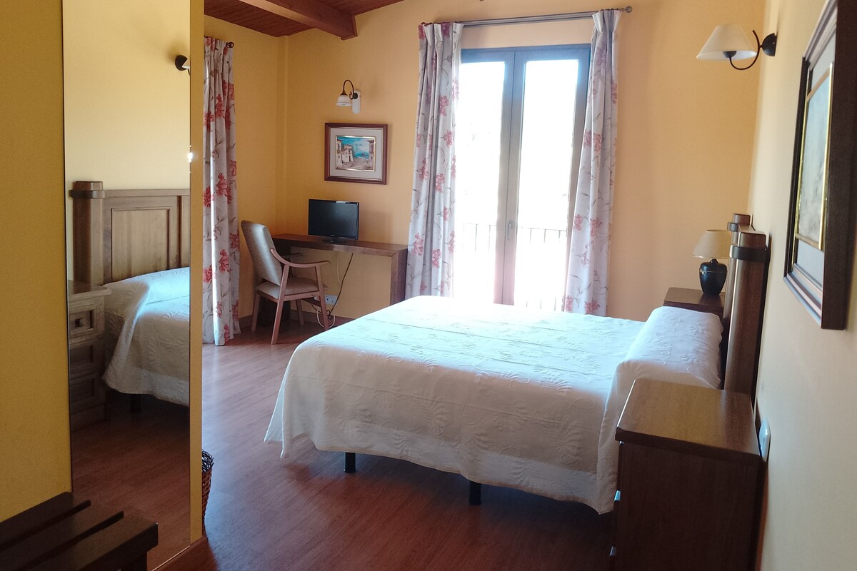 Double Room, 1 Queen Bed, Mountainside