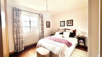 4 bedrooms, desk, iron/ironing board, travel crib