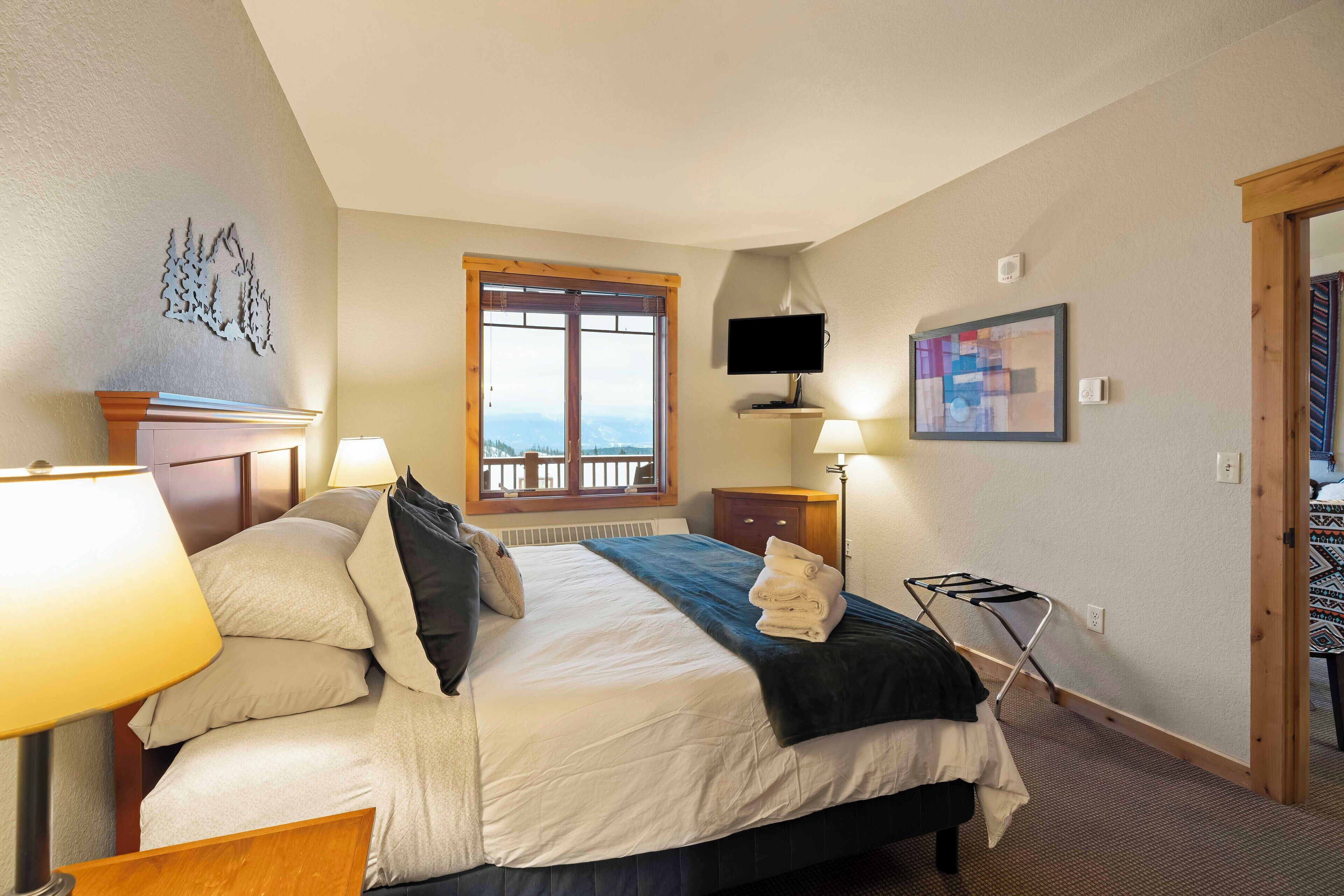 3 bedrooms, iron/ironing board, travel crib, WiFi