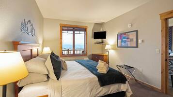 3 bedrooms, iron/ironing board, travel crib, WiFi