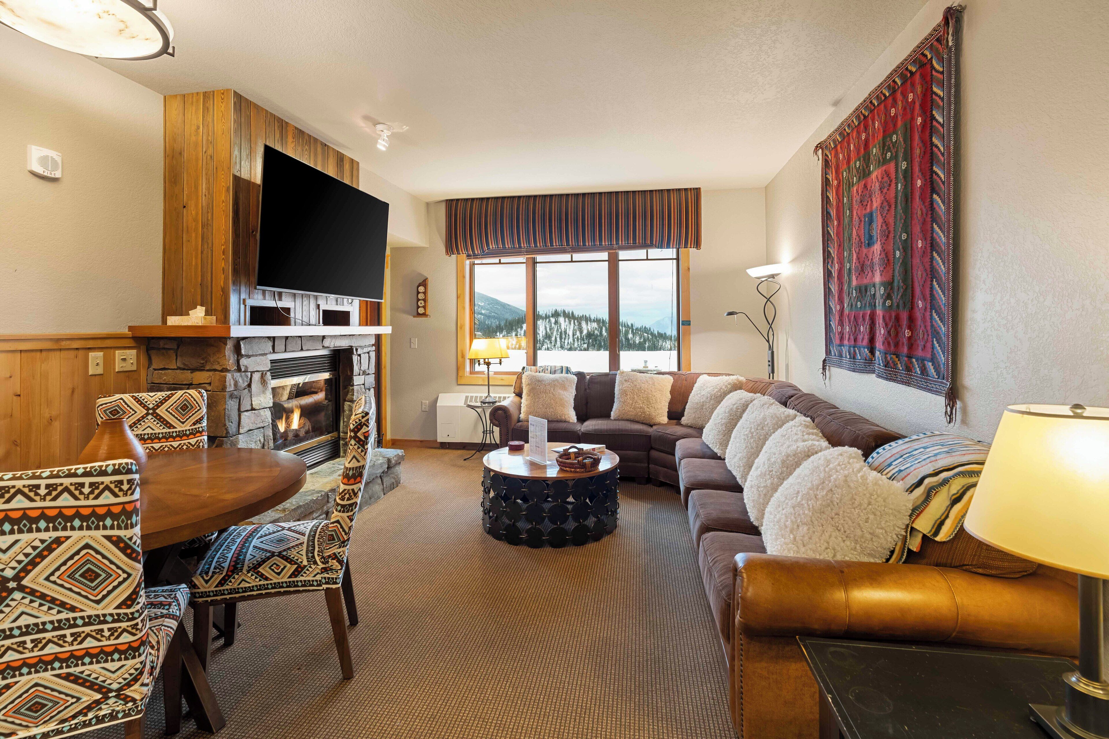 Smart TV, fireplace, DVD player, books