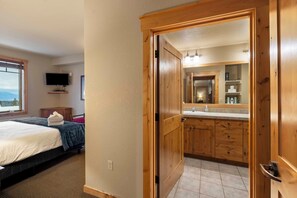 3 chambres, fer et planche à repasser, lit de bébé portatif, Wi-Fi