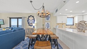 Kondominium, Beberapa Tempat Tidur, balkon, pemandangan samudra (Watercrest 1110 | Sunset Haven) | Tempat makan