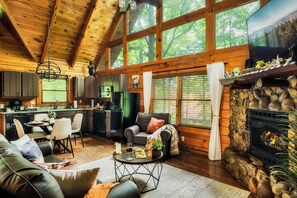 Smart TV, caminetto, videogiochi