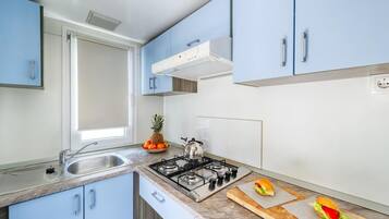 Fridge, microwave, coffee/tea maker, high chair