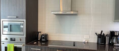 ميكروويف، فرن، موقد طهي مسطح، غسالة أطباق