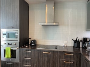 Mikrowelle, Ofen, Herdplatte, Geschirrspüler