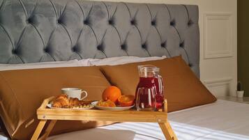 Deluxe Triple Room, Balcony, City View | Blackout drapes, soundproofing, iron/ironing board, free WiFi