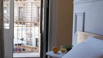 Tripla Deluxe, balcone, vista città, cabina sauna | Tende oscuranti, insonorizzazione, ferro/asse da stiro, Wi-Fi gratuito