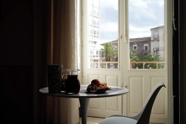 Free daily full breakfast