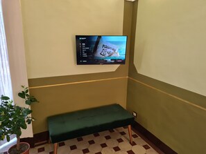 Tripla Luxury, balcone, vista città, vasca idromassaggio | Verduisterende gordijnen, geluiddichte muren