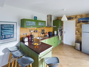 Kühlschrank, Mikrowelle, Ofen, Geschirrspüler