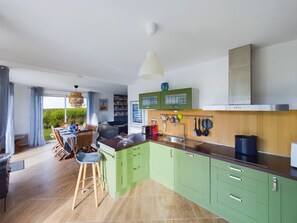 Kühlschrank, Mikrowelle, Ofen, Geschirrspüler