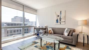 Apartemen Deluks, dapur | Area keluarga | Smart TV