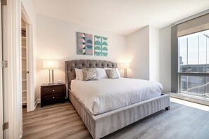 2 bedrooms, premium bedding, down duvets, iron/ironing board - Atlantic Station West (Stamford)