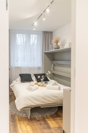 1 bedroom, iron/ironing board, free WiFi, bed sheets - Prądnik Biały Apt - Parks Nearby - by Rentujemy (Kraków)