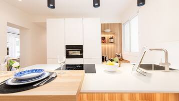 Refrigerador, microondas, horno y lavavajillas