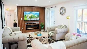 Smart TV, lareira, videogames, pebolim